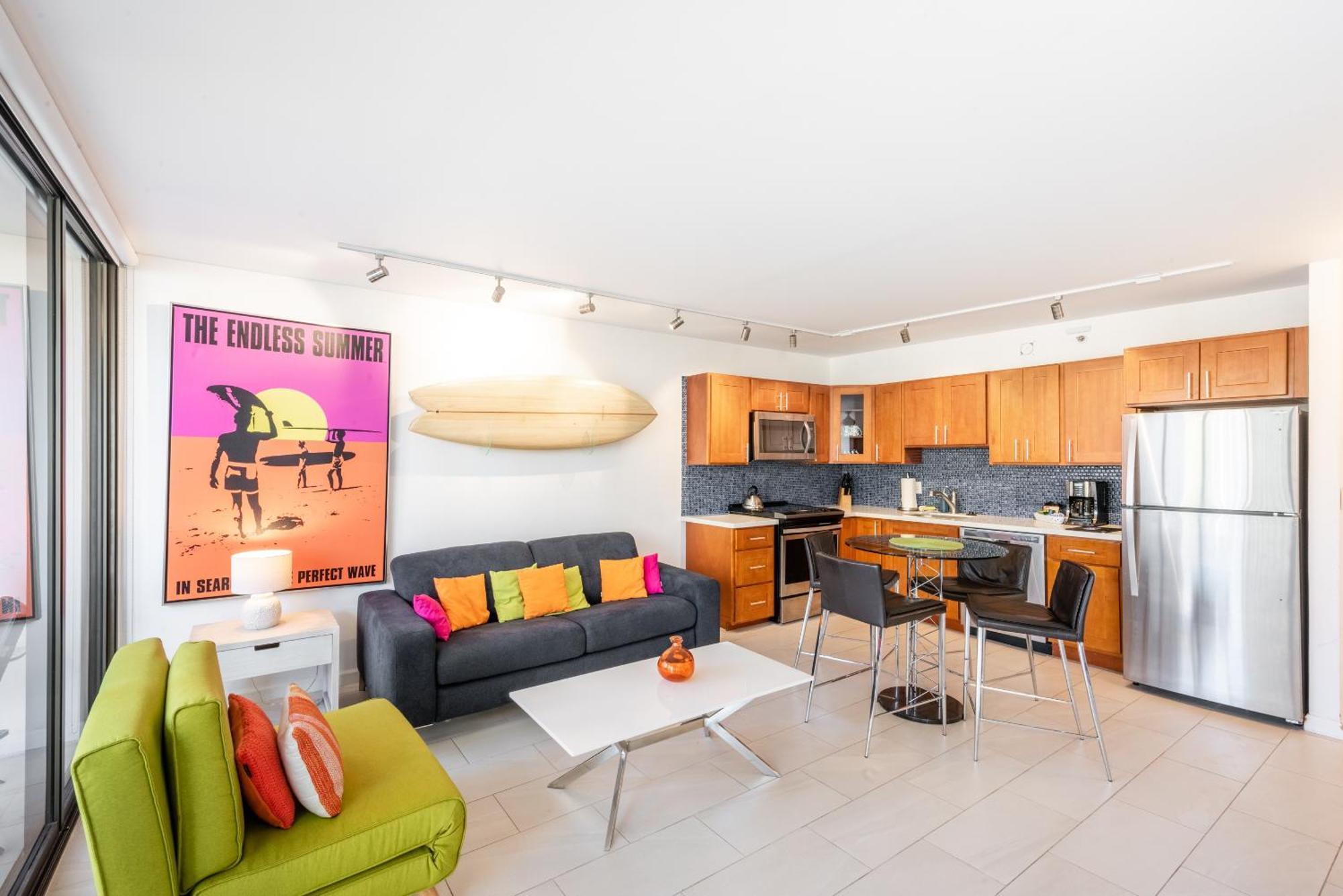Bright Waikiki With Ocean Views, King Bed, Full Kitchen & Free Parkkng Apartment Honolulu