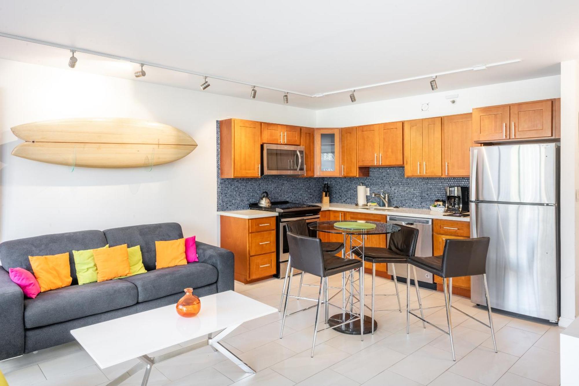 Apartment Bright Waikiki With Ocean Views, King Bed, Full Kitchen & Free Parkkng