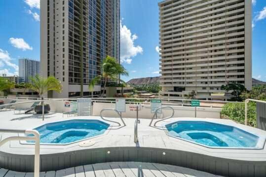 Bright Waikiki With Ocean Views, King Bed, Full Kitchen & Free Parkkng Apartment Honolulu