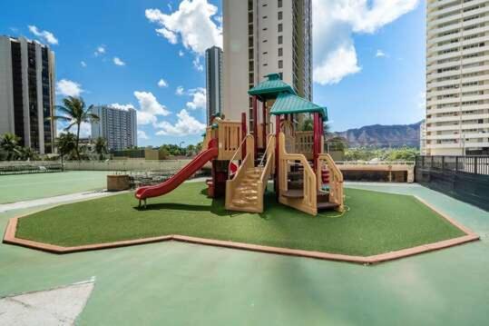 Apartment Bright Waikiki With Ocean Views, King Bed, Full Kitchen & Free Parkkng Honolulu