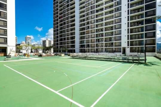Bright Waikiki With Ocean Views, King Bed, Full Kitchen & Free Parkkng Apartment Honolulu
