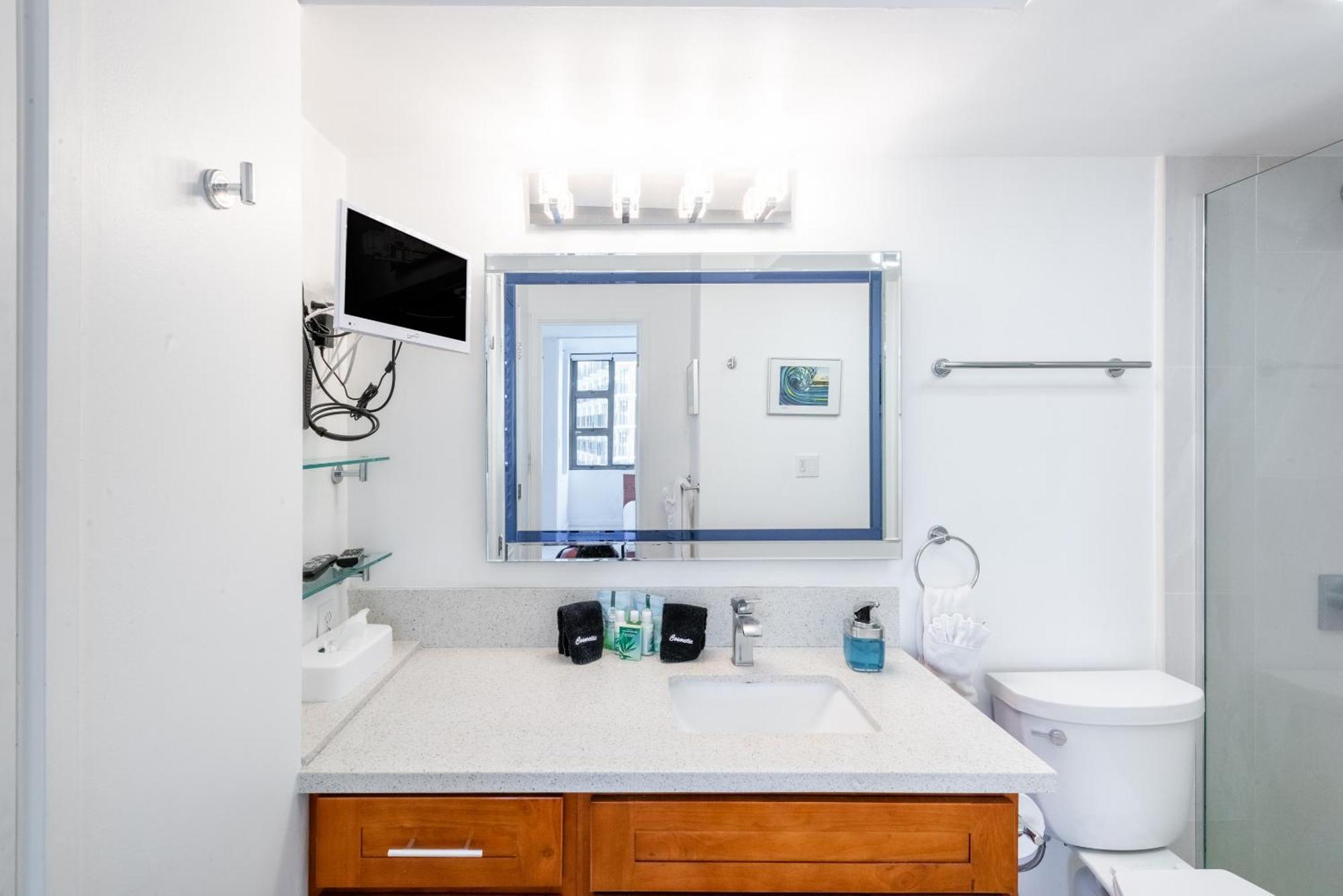 Apartment Bright Waikiki With Ocean Views, King Bed, Full Kitchen & Free Parkkng
