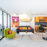 Bright Waikiki Condo With Ocean Views, King Bed, Full Kitchen & Free Parkkng