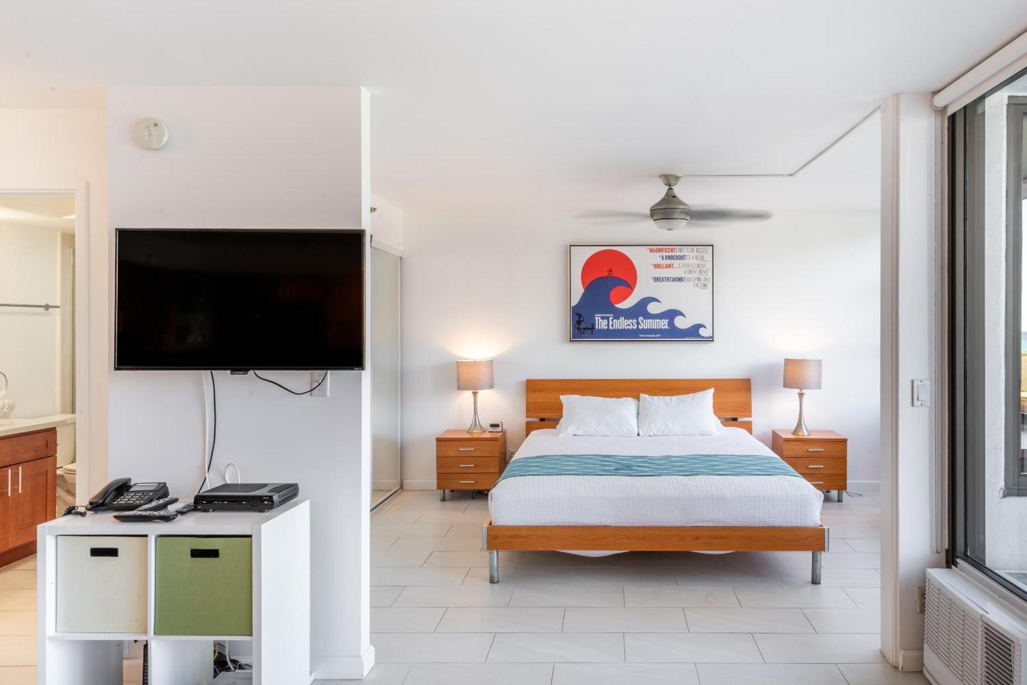 Bright Waikiki With Ocean Views, King Bed, Full Kitchen & Free Parkkng Apartment Honolulu