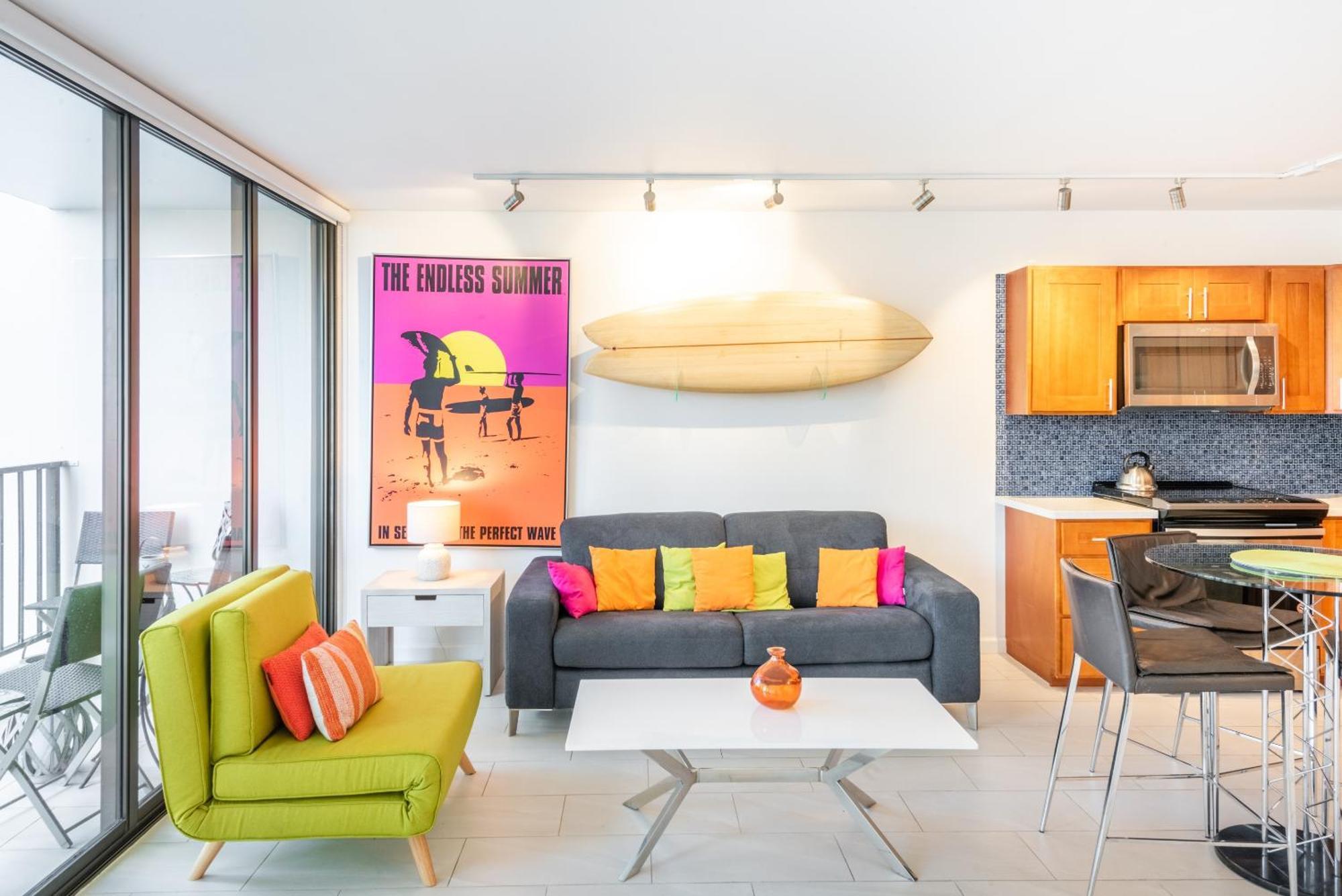 Bright Waikiki With Ocean Views, King Bed, Full Kitchen & Free Parkkng Apartment Honolulu