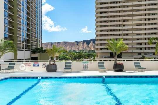 Apartment Bright Waikiki With Ocean Views, King Bed, Full Kitchen & Free Parkkng *