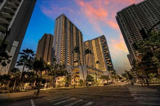 Apartment Bright Waikiki With Ocean Views, King Bed, Full Kitchen & Free Parkkng Honolulu