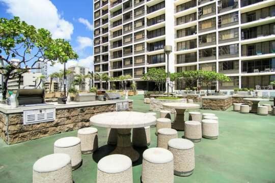 Apartment Bright Waikiki With Ocean Views, King Bed, Full Kitchen & Free Parkkng