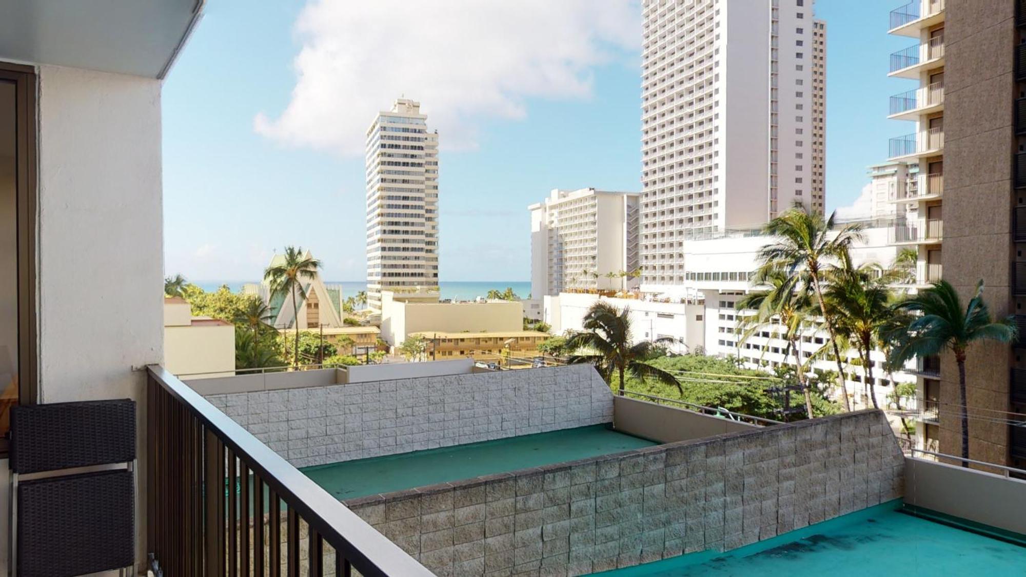 Bright Waikiki With Ocean Views, King Bed, Full Kitchen & Free Parkkng Apartment Honolulu